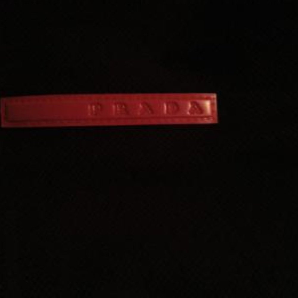 Prada - Picture 5 of 7